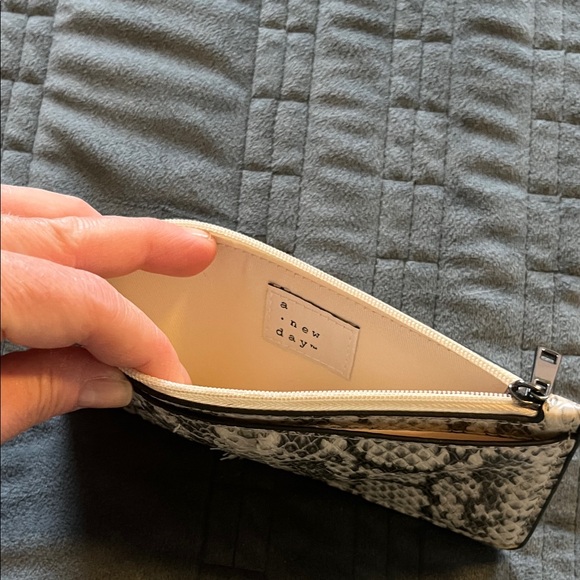 Snake Print Wallet - Picture 3 of 3